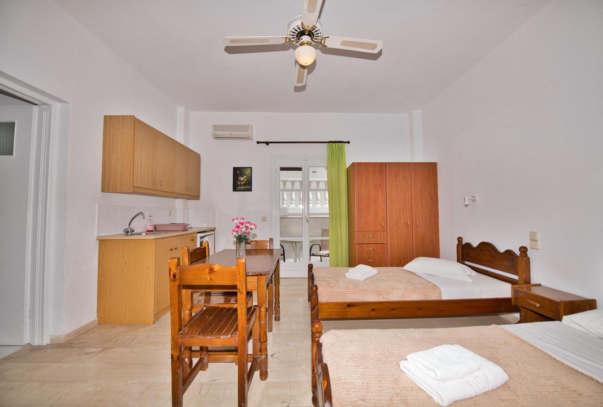 Ira Apartments Камари Экстерьер фото